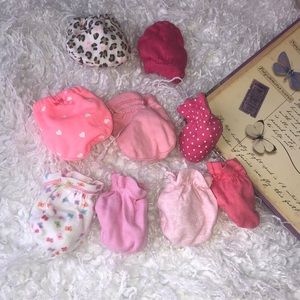 🎀 9 pairs of baby girl mittens